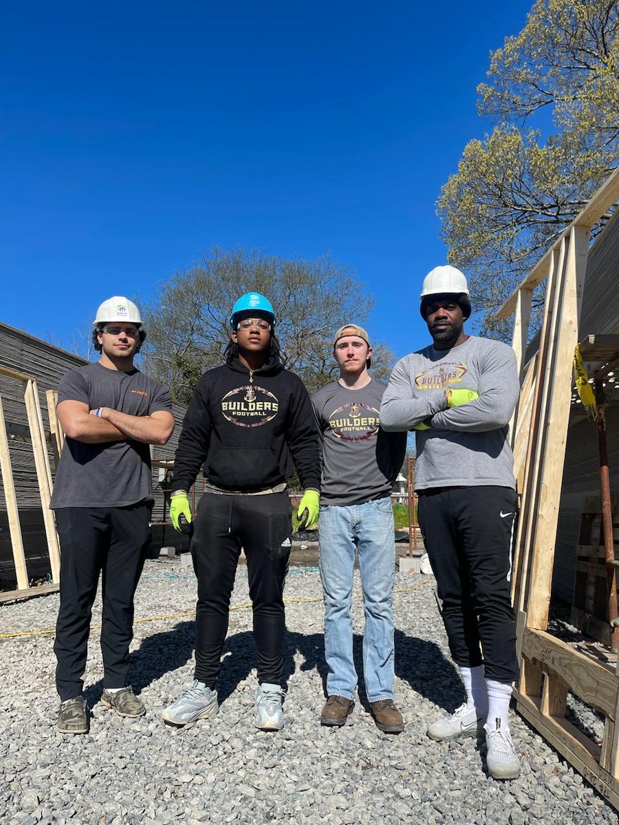 AS_FOOTBALL_HC's tweet photo. Not only do we Build Great Ships βοΈ, We also help Build the community.π π¨
#BuiltDifferentAS
@GoBuilders
#habitatforhumanity
@CoachScorp https://t.co/QudrV9ZSMQ