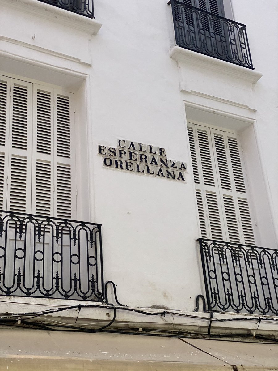 DÓNDE ⁉️.
Yo no conocía esta calle hasta hoy. ¿Y tú?. 😉. ⬇️