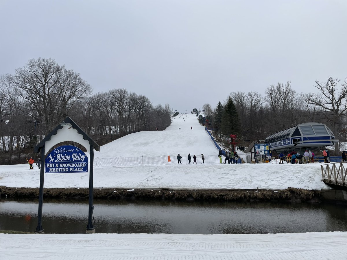 Last Leyden Ski &amp; Snowboard Club trip of the season! Spring is here, but plenty of snow <a href="/AlpineValleySki/">Alpine Valley</a> #leydenpride