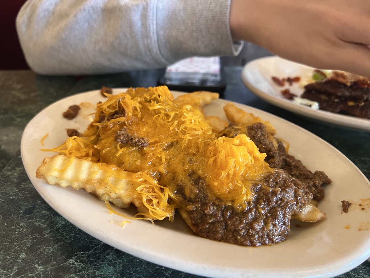 GeorgetownFC's tweet photo. Great way to start the spring season. 06 Boys Black win in Great Lakes Conference. Celebrating with a little Cincinnati Chili at Lucy’s Diner. https://t.co/yrOXB0Kx3J