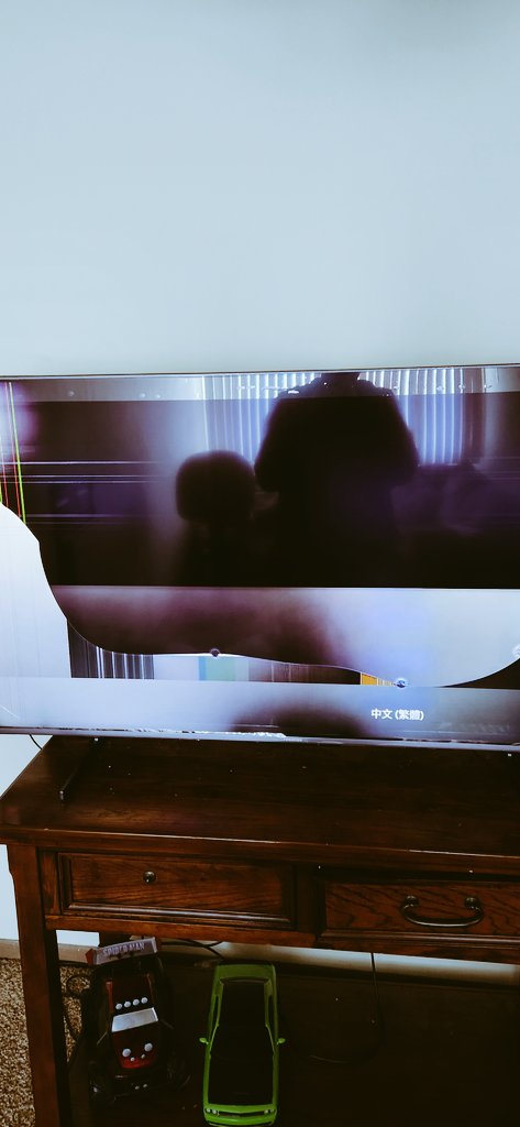 0reeoo's tweet photo. Nothing like a less than hour brand new TV DOA. #unlucky #riptv #angry https://t.co/k7cQKiSETW