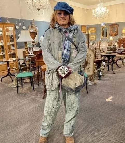 (3th March 2023) New photo of #JohnnyDepp at Hemswell antique center 😎📸