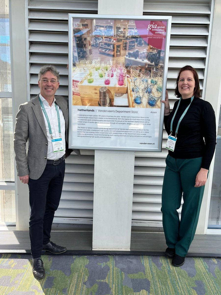 Warenhuis Vanderveen meets Chicago!
Nico en Marijn zijn namens onze mooie afdeling Koken en Tafelen in Chicago.
In november wonnen we de GIA Retail Excellence Award NL, nu gaan we voor de GIA Retail Excellence Award International. 
<a href="/TIH_Show/">The Inspired Home Show</a> #TIHS23 #warenhuisvanderveen