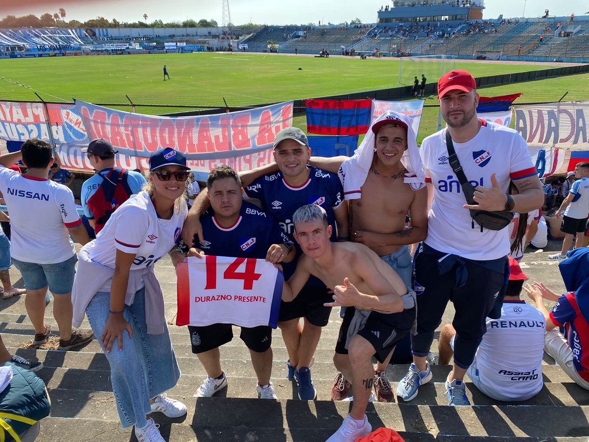 Si jugamos en Japón la banda de durazno siempre va a estar 💪 esto es Nacional 🇨🇵