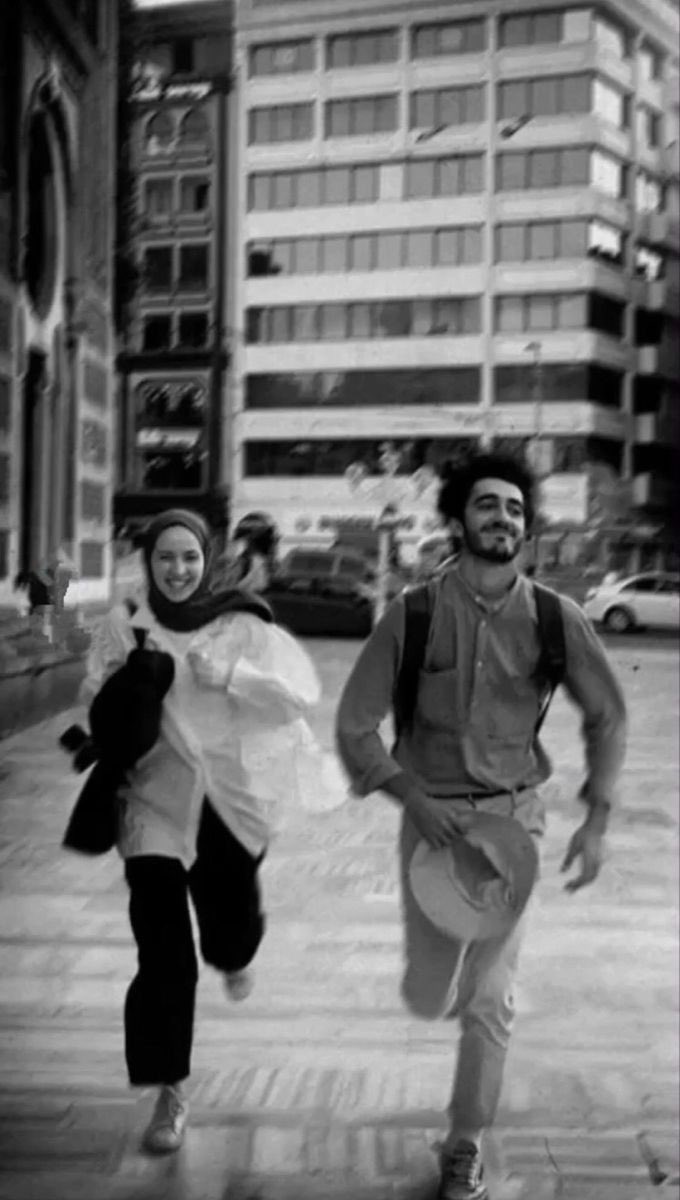 "biz yürümekle yükümlüyüz;
yolları kavuşturan Allah'tır."