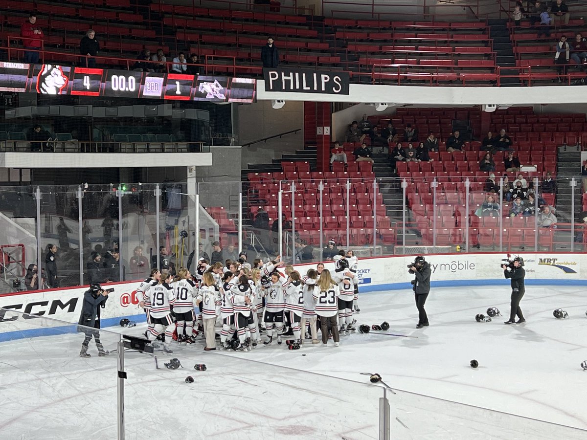 pollyscopes2's tweet photo. Congratulations to ⁦⁦the⁩ Huskies on winning the  ⁦@hockey_east⁩ Women’s Ice hockey tournament!#howlinghuskies ⁦@GoNUwhockey⁩ ⁦@BosWomensSports⁩ https://t.co/eNFfNzGaxv