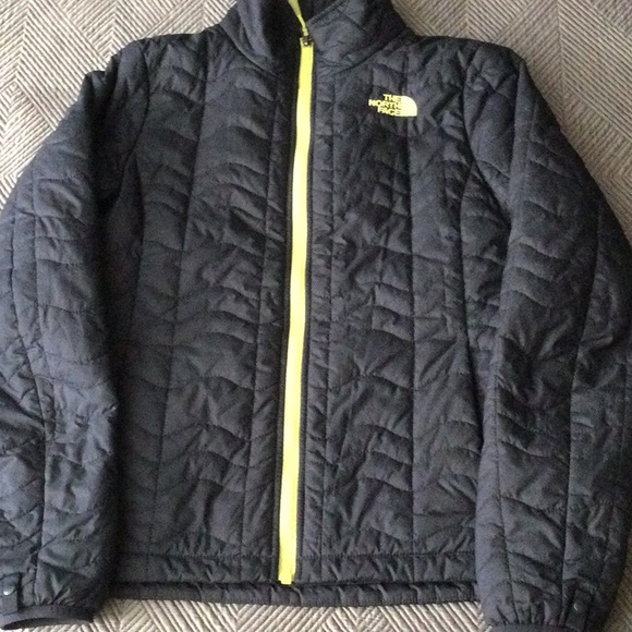 EncoreAddict's tweet photo. So good I had to share! Check out all the items I'm loving on @Poshmarkapp #poshmark #fashion #style #shopmycloset #thenorthface #adidas: https://t.co/Y759wJtUs9 https://t.co/YneAz2PTEP