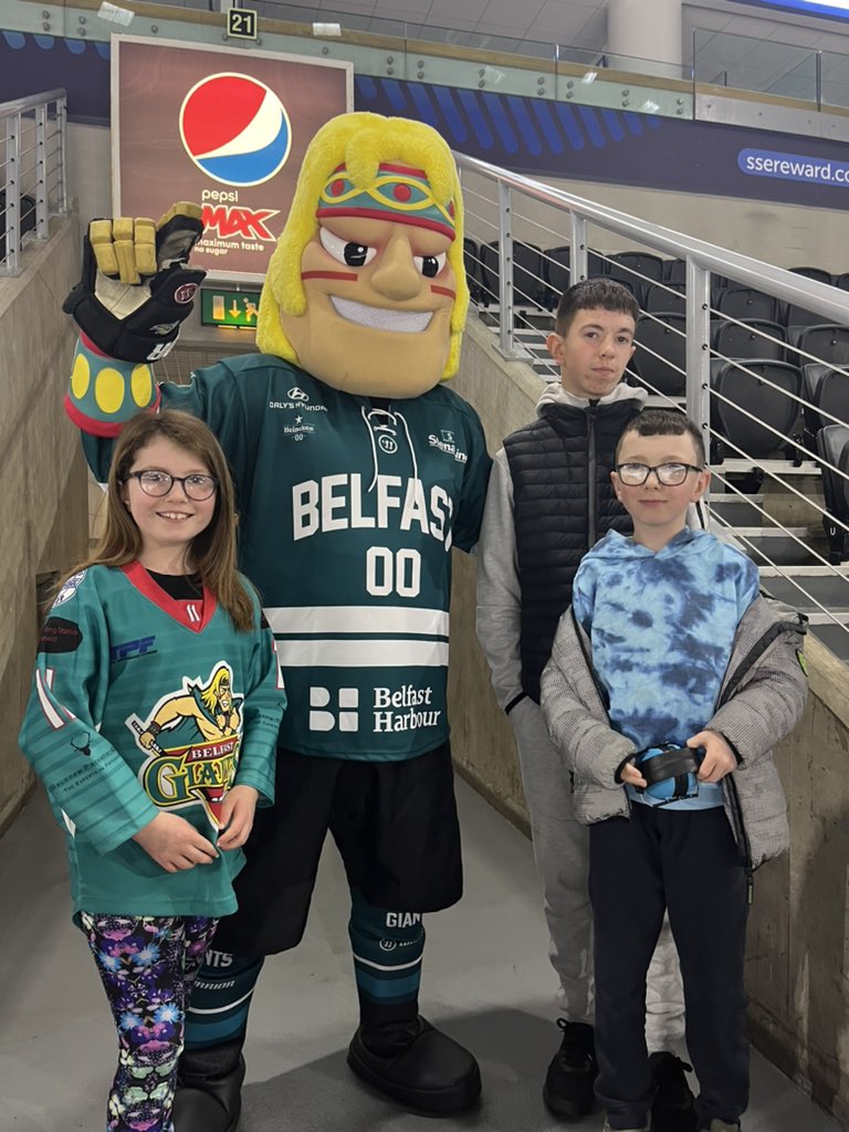 JLFSaunders's tweet image. Happy 9th Birthday Joni! Lets go Giants #Giantselfie