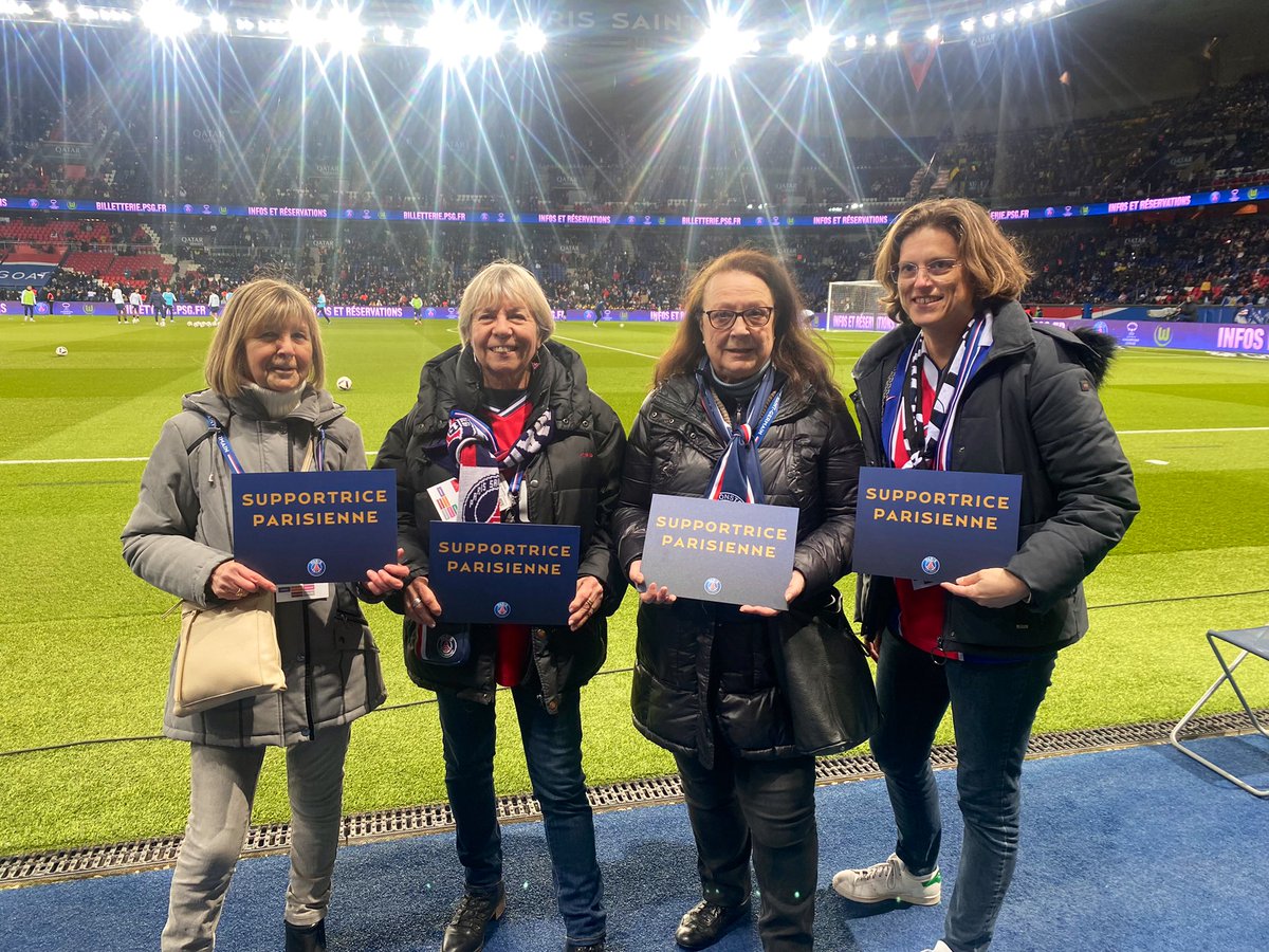 🫶❤️💙

Le Paris Saint-Germain a aujourd’hui accueilli en bord terrain 4 de ses plus anciennes et fidèles abonnées.

Merci à elles de leur indéfectible soutien pour le Club ! ✨

#PSGFCN | #ICICESTPARIS 🏟