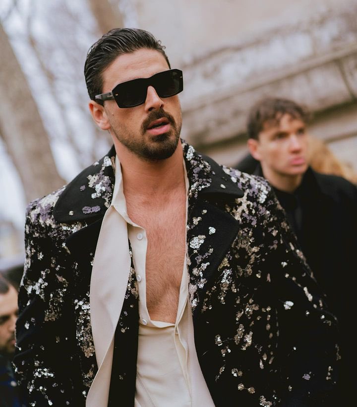 MorroneBrasil's tweet photo. 📸 | Michele Morrone hoje em Paris no desfile da Elie Saab 📌🔥

#michelemorrone #ParisFashionWeek2023 #ElieSaab https://t.co/CPD7ePsZY5