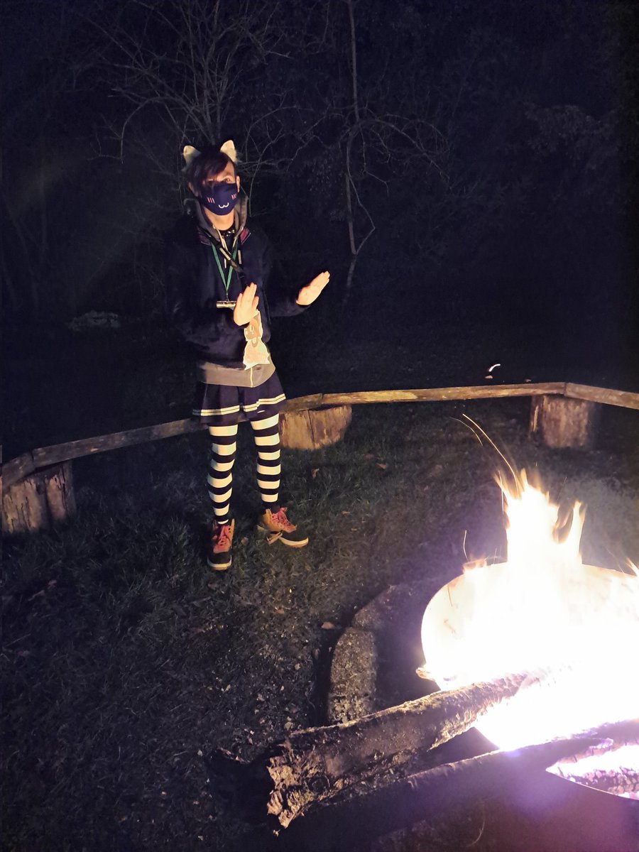 FemboyTrain's tweet photo. Help, my paws burned off 🥺
#Schwarzwaldcon6 #SWC6
📸 @NikiTheFox310 https://t.co/8nhLjyL1f7
