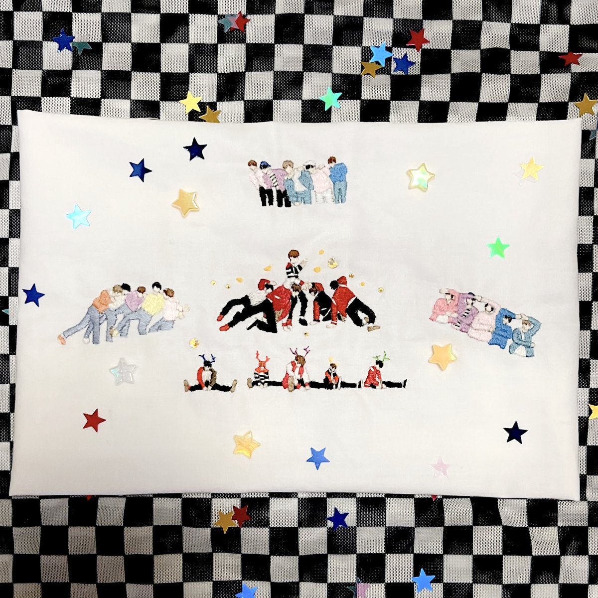 t_x_tsoo12bin's tweet image. happy 4th anniversary🤍

だいぶ出遅れたし過去刺繍だけど…泣
本当にトゥバちゃんに出会えて幸せだし、好きになってよかった🫶🏻
これからも変わらずありのままで、いつも幸せでいてね☺️

#ToFOUReverlandWithTXT 
#TXT_4th_Anniversary 
#투바투와함께한4년내일도함께할우리 
#tomorrow_x_together