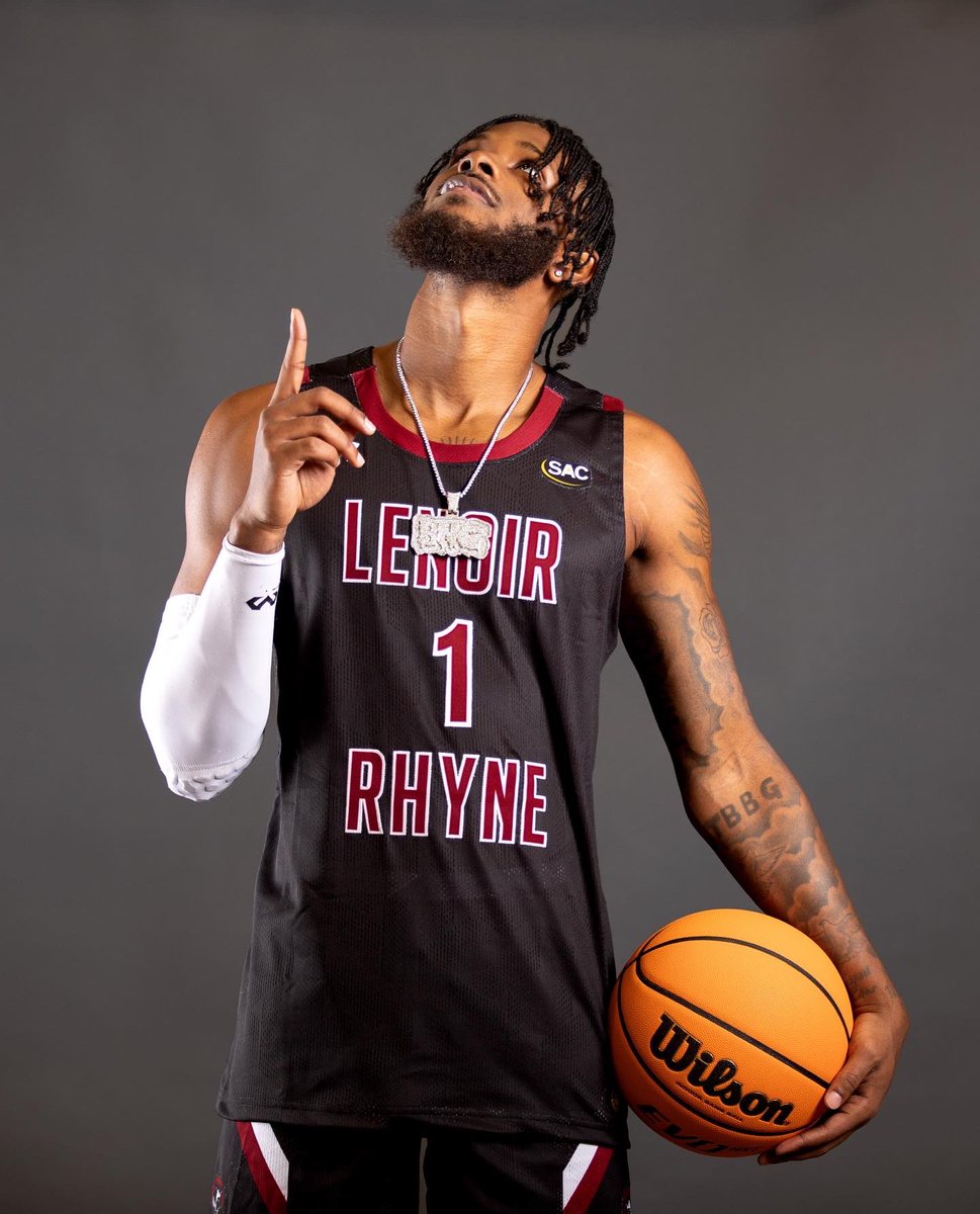 Leek_bnc's tweet photo. These last 5 years were something special. I could say I made the kid who had a dream to play college basketball proud. As my college career comes to a close I’m excited to see what God has in store for me next!! Thank you to everyone who believed in me from day 1. #Uno1Out🖤🙏🏾 https://t.co/E4IxeNfkp0