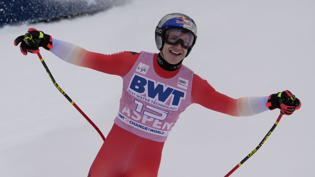 swissskiteam's tweet photo. 46. Weltcup-Podestplatz für Marco #Odermatt: Der zweimalige Weltmeister wird in der Abfahrt von #Aspen Dritter! 👏👏 Aleksander #Kilde/NOR siegte vor James #Crawford/CAN und sicherte sich die Abfahrts-Kristallkugel. Congrats! Als zweitbester Schweizer wurde Niels #Hintermann 6. https://t.co/YTn9v6GNEH