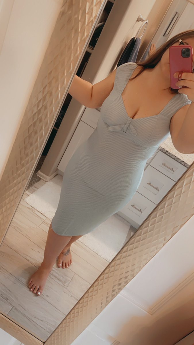 LillyRa63265637's tweet photo. New dress who this? https://t.co/eAWLKJKL9i