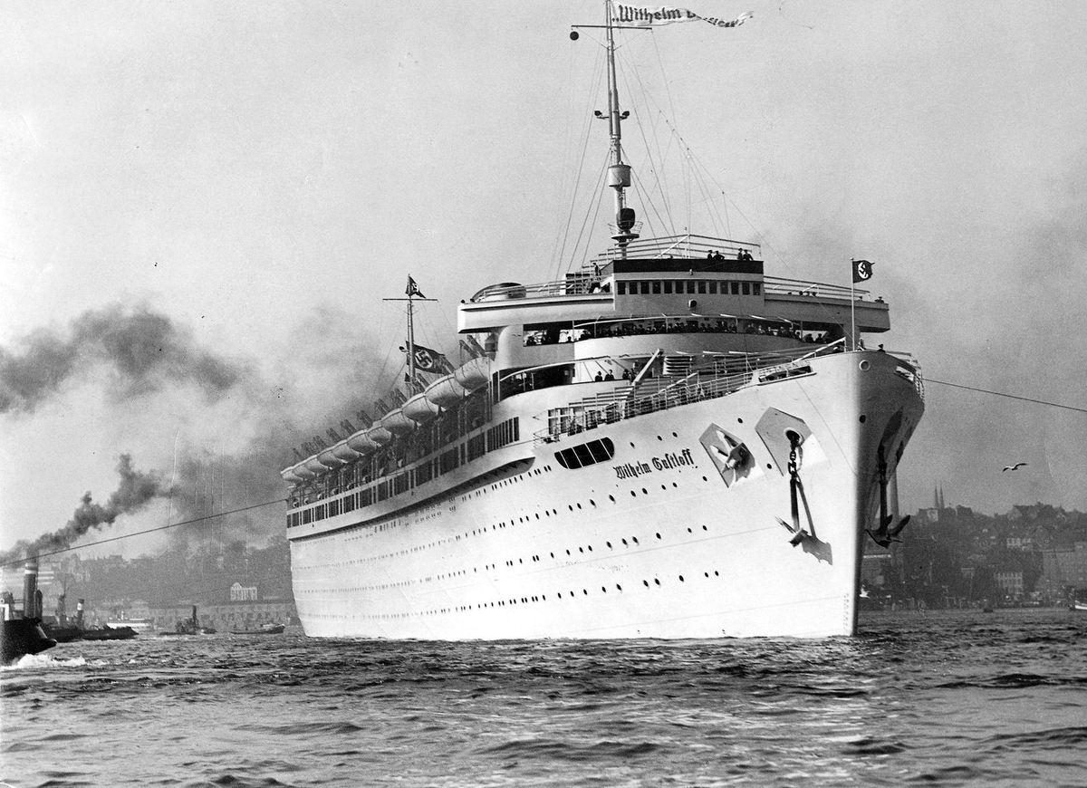 USAS_WW1's tweet image. #disaster #ships #USSR #海軍 #災害: USSR’s WWII navy was largely ineffective, but January 30, 1945, Soviet submarine S-13 made the all-time most lethal sinking. It sank Nazi Germany’s transport MV Wilhelm Gustloff, killing 9,300+ (6 x Titanic’s deaths).