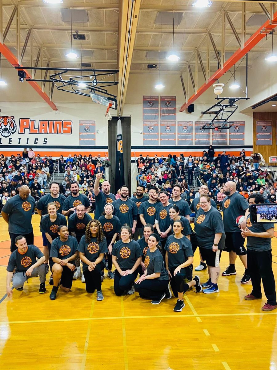 CSSWPPTA's tweet image. White Plains came out STRONG! Way to represent at the Wizards game! Thank you to the PTA and all the volunteers! A big shout out tthe CSS team: Ms. Causa, Ms. Mendes, Mr. Pearl, and Ms. Bauer- You are our superstars! #churchstreetpride #WPProud @ChurchStreet_WP