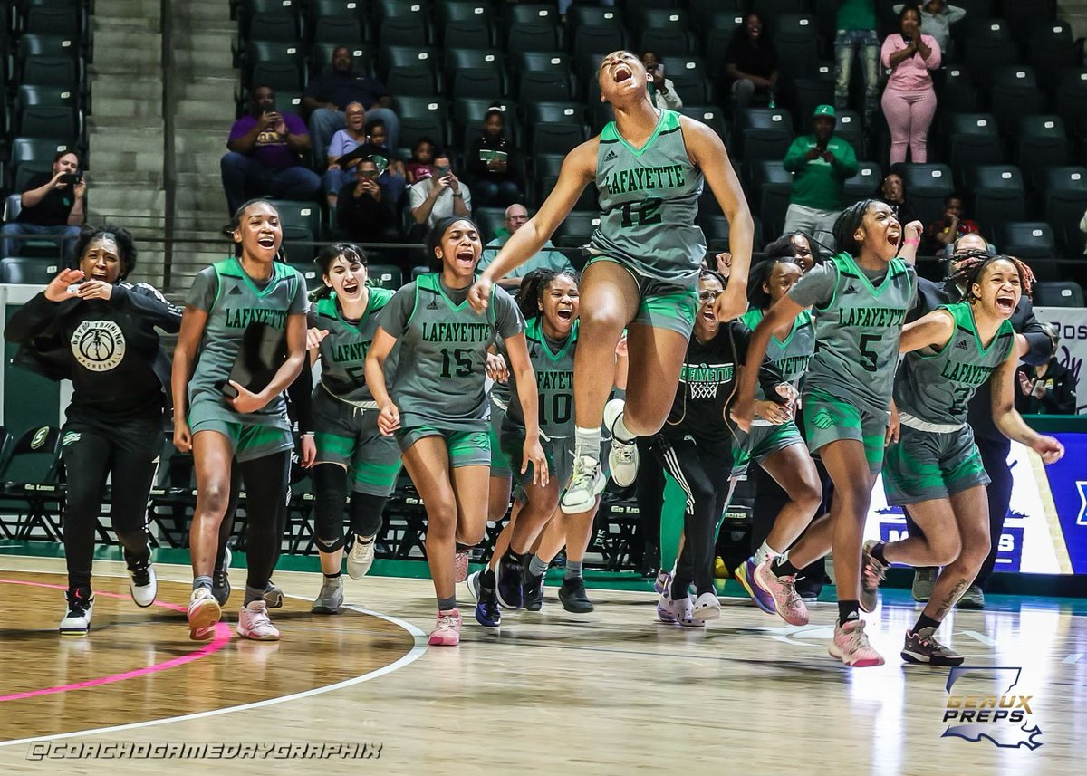 Can't stop the feeling! 🎶🎶

Lafayette Mighty Lions dethrone six-time defending champion John Curtis for its first state title since 2012!

📸 <a href="/MichaelOdendah4/">Michael Odendahl</a>