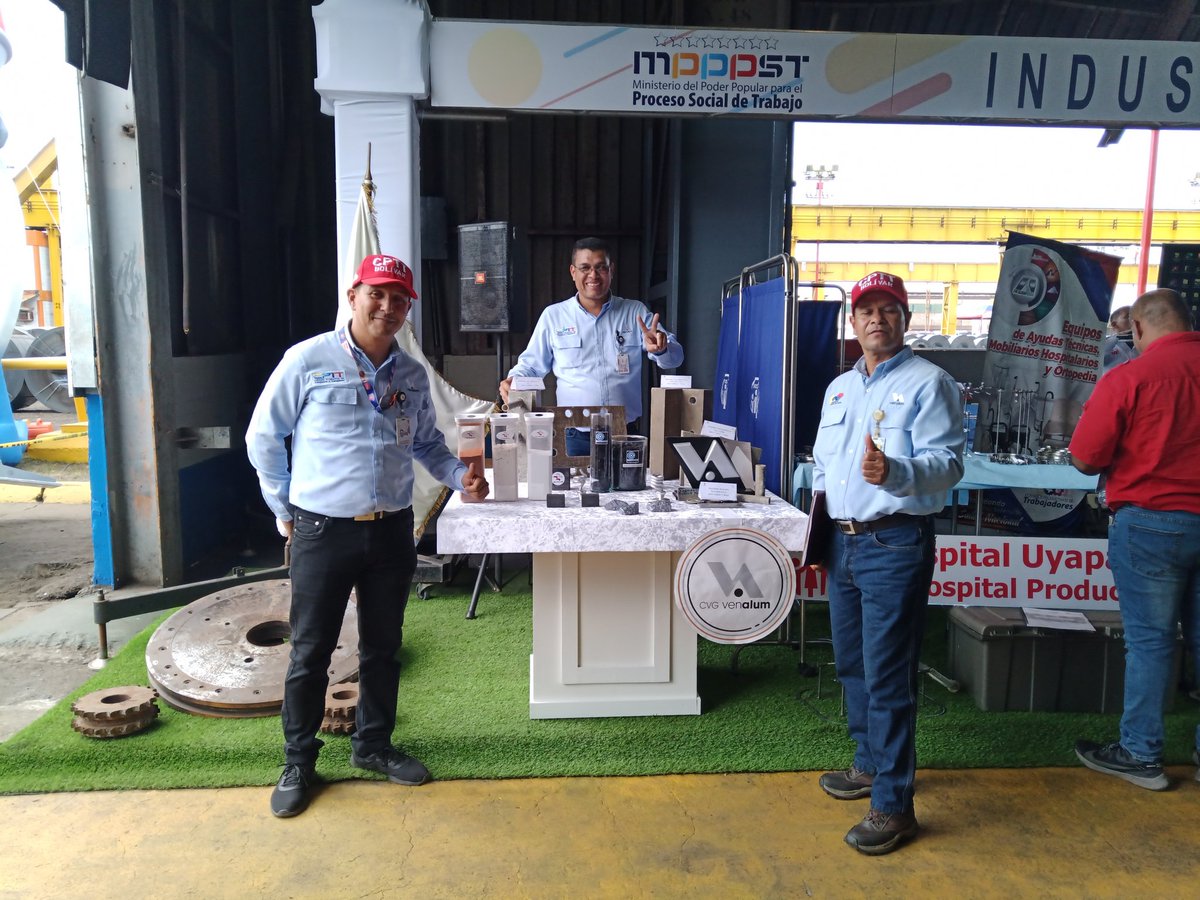 YoAlvarezCarlos's tweet photo. #EsNoticia  Vocero de los CPTT de @VENALUM_CVG Rubén Tovar en la Expo Feria de los CPTT en @Sidor_oficial exponiendo las potencialidades de nuestra empresa en materia de sustitución de importaciones frente a nuestro presidente @NicolasMaduro y el Gob @amarcanopsuv
#ChávezInfinito https://t.co/4jZ7oIAfRX