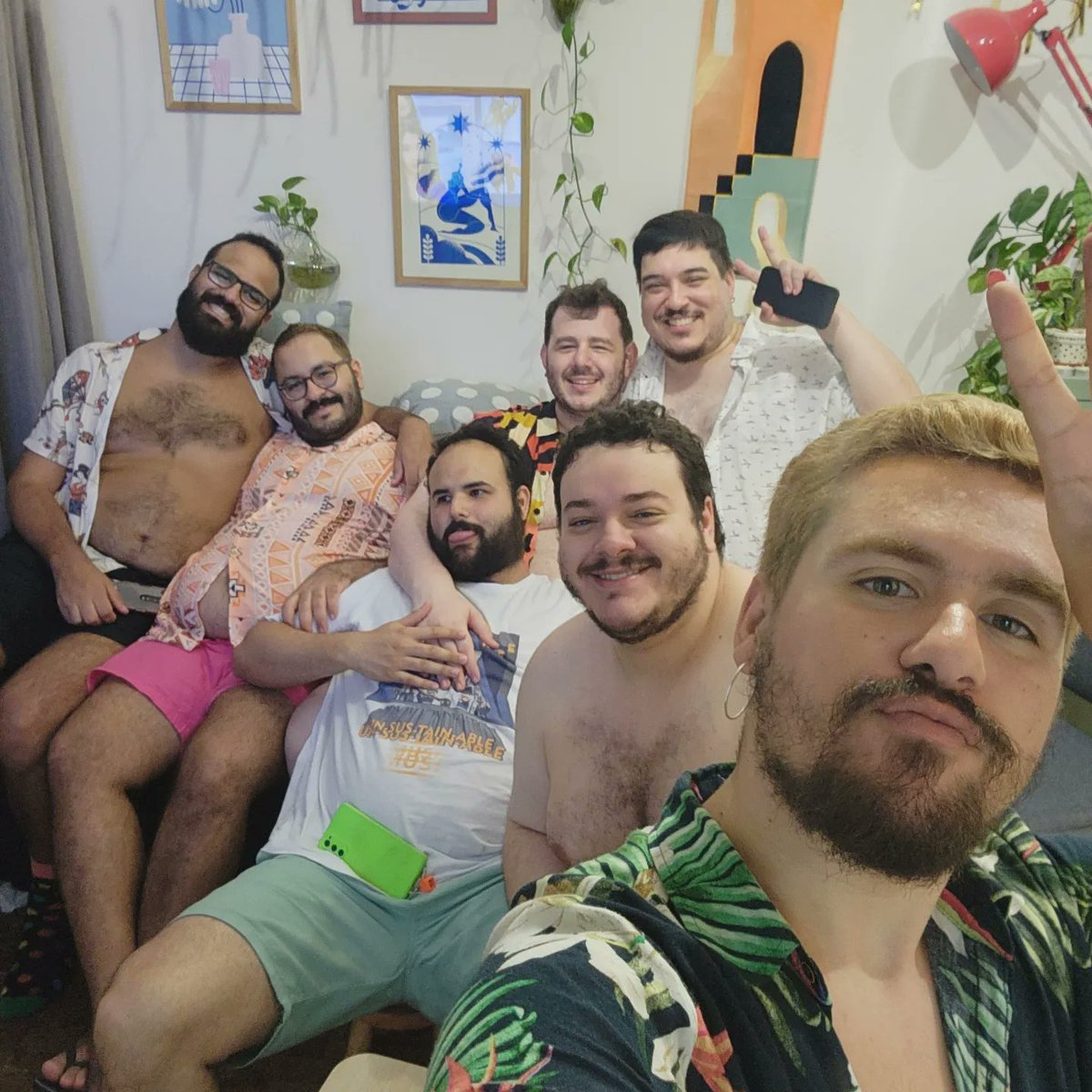 Guilherme on Twitter "Minhas gays!"