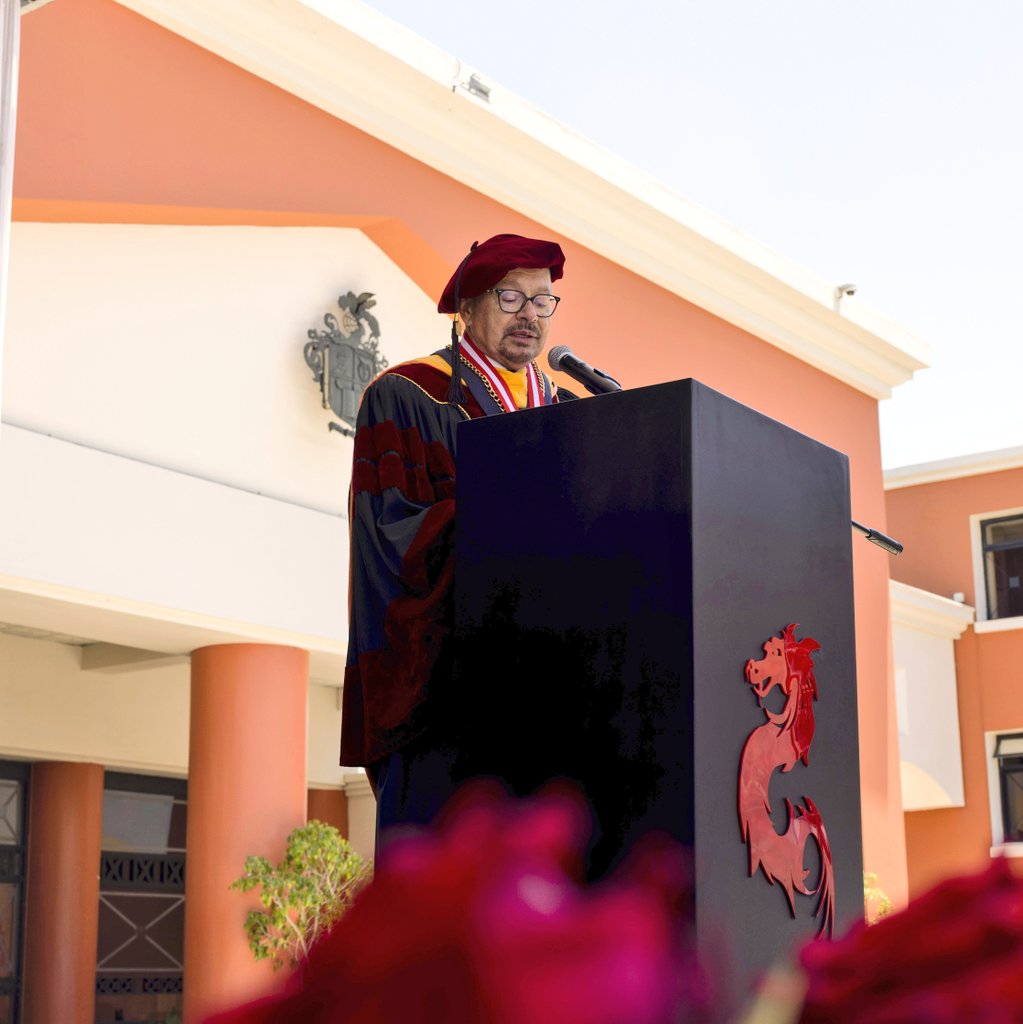 CADEUSFQ's tweet image. ¡Felicitaciones María Paz Ayala 👩🏻‍🎓, Ana González 👩🏻‍🎓 y Mario Frixone 👨🏻‍🎓, los mejores graduados de la Clase 2022 y son parte del #USFQ School of Business!
#OnceADragonAlwaysADragon
¡Gracias Anita y Santiago por sus discursos inspiradores y emotivos!

#BusinessIsGood
#USFQGrad