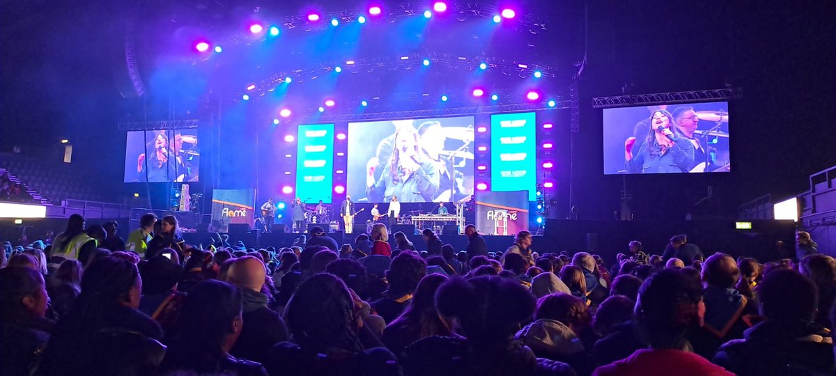 Wimb_Coll_Chap's tweet photo. Thank you @FlameCongress for such an amazing, inspirational, faith-filled, uplifting day! Fantastic to be together with over 8000 young Catholics and other @JesuitSchoolsUK. Special thanks to @OneHope_Project @GuvnaB @Adenike_music #Flame23 #AMDG #RiseUp https://t.co/JhPo8CuW9p