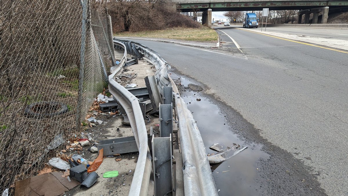 Hi <a href="/NewJerseyDOT/">NJDOT</a> <a href="/CityofNewarkNJ/">City of Newark</a> what can we do to fix this sidewalk made unusable by a crashed in barrier? 
maps.app.goo.gl/s8XzW6PowaZMTi…