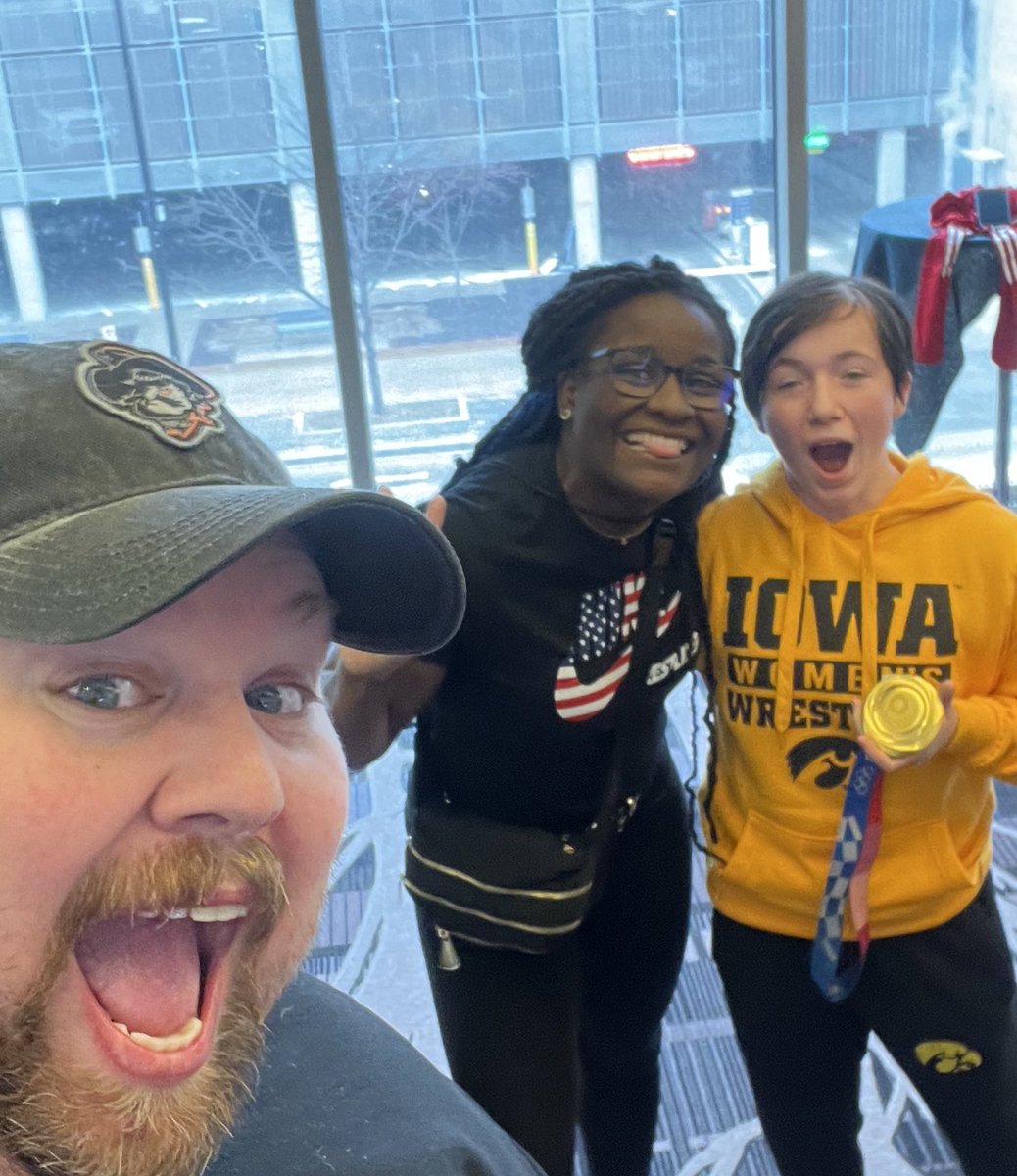 Josh_Worthen's tweet image. Always cool running into an Olympic champ. Thanks @MensahTamStock for taking a moment. #Monster #MonkeySeeMonkeyDo