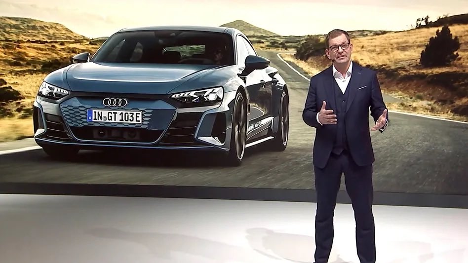 „Audi hat eine klare Entscheidung getroffen: Wir steigen 2033 aus dem Verbrenner aus, weil das batterieelektrische Fahrzeug die effizienteste Methode für Individuelle Mobilität ist.“ (Anm: er meint die Motorisierte Individuelle Mobilität = MIV). 

(Quelle: Spiegel de) 🍀WW