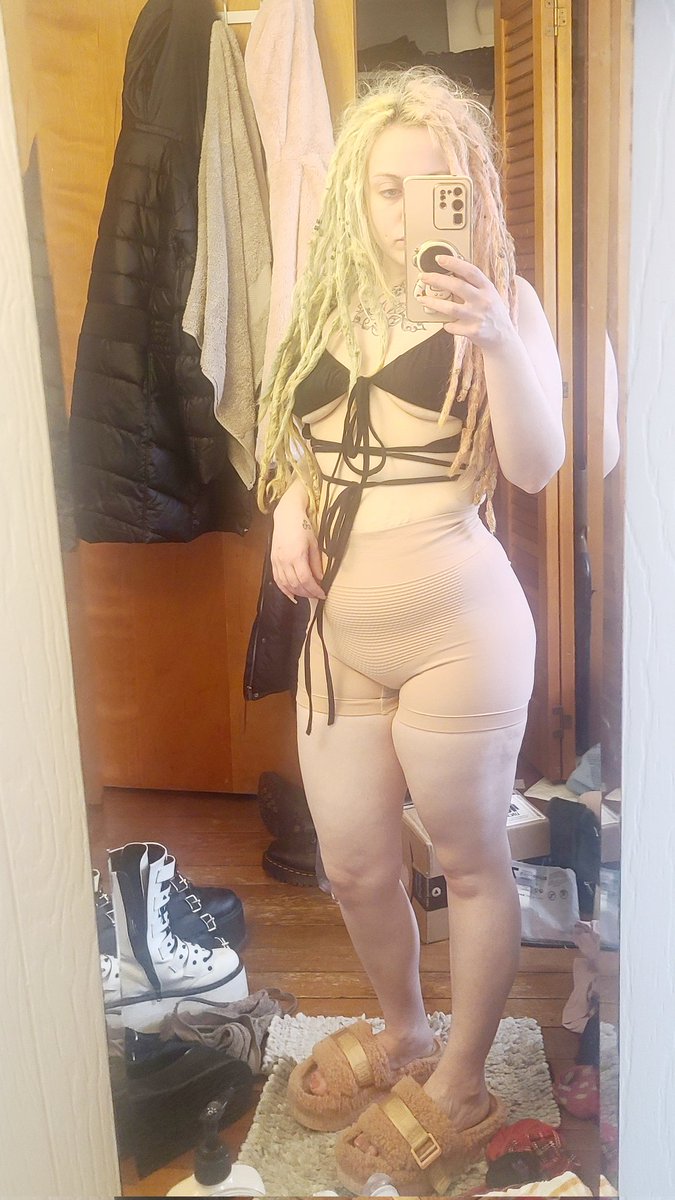 willumaryjane's tweet photo. I love this new top 😍😍 https://t.co/ucJDT6CjZy