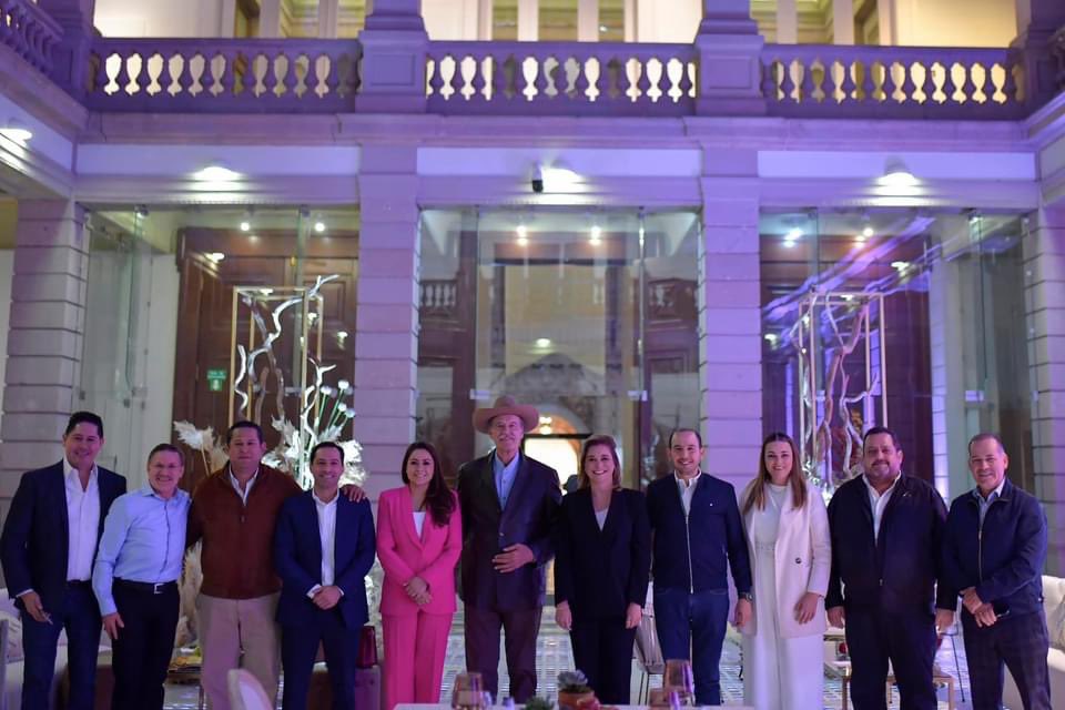 En este evento tuve la oportunidad de saludar a las y los gobernadores, así como a amigos de <a href="/AccionNacional/">Acción Nacional</a> como el ex presidente <a href="/VicenteFoxQue/">Vicente Fox Quesada</a>
