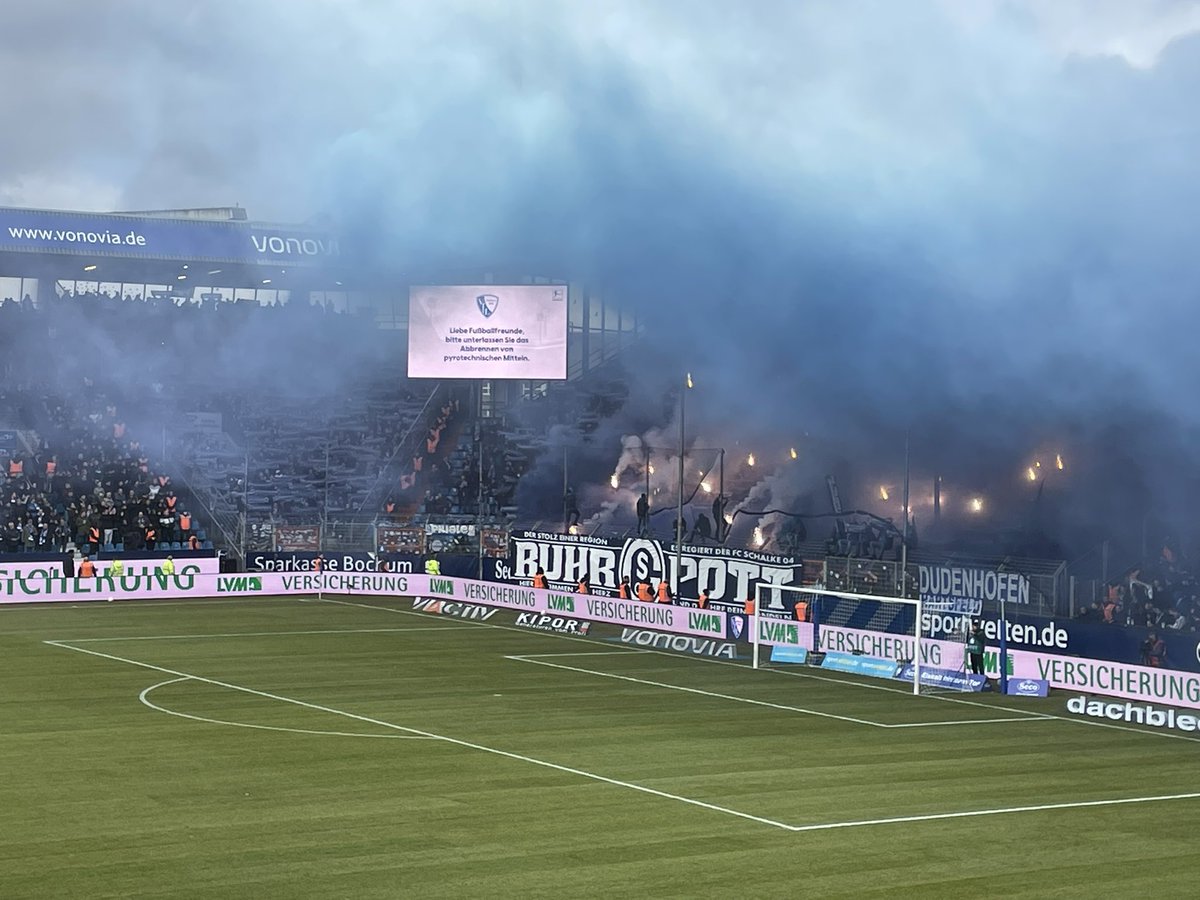 fanszenen_eu's tweet image. Bochum vs Schalke 🔥 04.03.2023

🔥🧨🔥

#fanszeneneu #fanszene #derby #bocs04 #ruhrpott #s04 #schalkeultras #uge #ultrasgelsenkirchen #hugosgelsenkirchen #schalke #schalke04 #1bundesliga #ultras #pyroshow #pyrotechnik 

🎥 Andreas Ernst