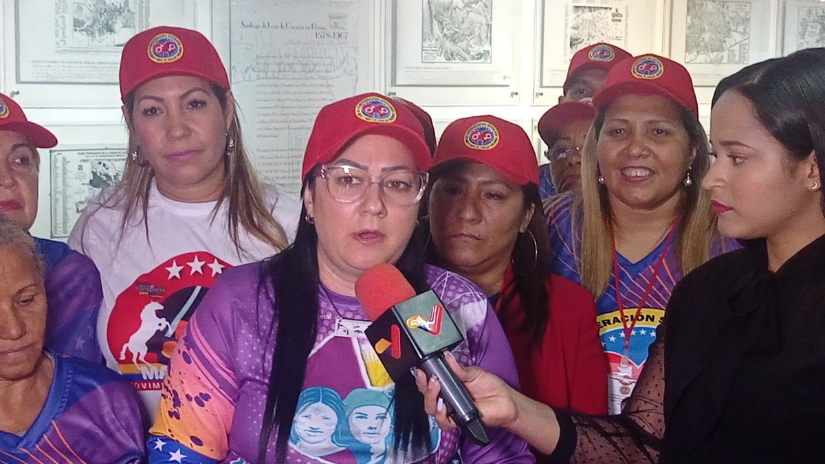 HuracanVzla's tweet photo. #AsiFue la Intervención ante los Medios de Comunicación de las liderezas nacionales de #UnaMujer #Confeamas y #MovManuelitaSaenz durante el Encuentro del #10AniversarioDeConfeamas 
@NicolasMaduro
@dcabellor 
@mazo4f 
@ElianaSalazarVE https://t.co/LcelhhladQ
