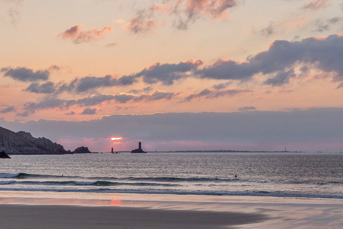 HeleneKerisit's tweet photo. Plage de la Baie des trépassés #Bretagne #MagnifiqueBretagne #sunsetphotography #sunset https://t.co/O1M17TlITt