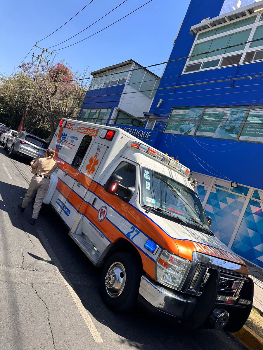 CPRServicesMx's tweet photo. Se realiza traslado por parte de la UM-027 del Hospital Boutique Río Bamba a la Colonia Nuevo México en Atizapán de Zaragoza de paciente posoperatorio de Cadera .
#ambulanciasverificadas #ambulanciascercademi #cprservices🇲🇽 #atizapandezaragoza #ambulanciastraslados https://t.co/TQ8j37EK97