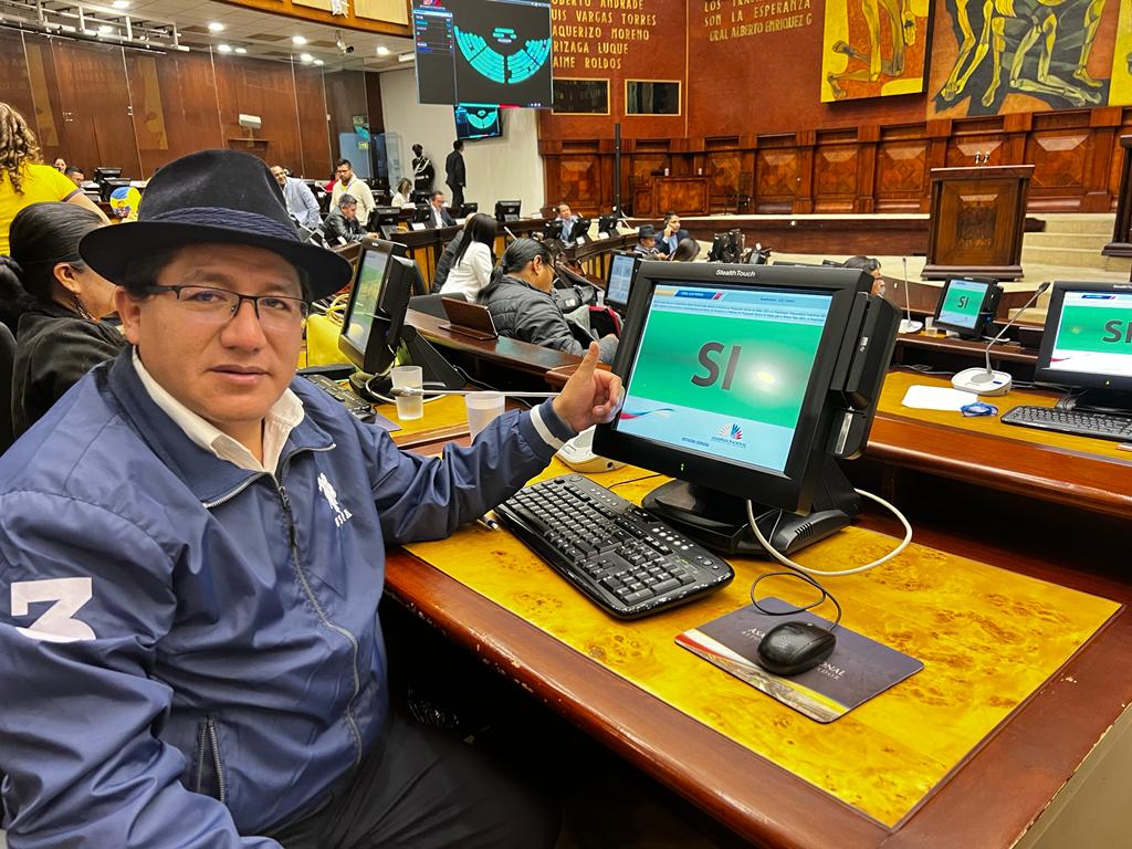 Por el pueblo que confió, por mis convicciones, por la lucha contra el narcotráfico y la corrupción vote a favor del #JuicioPolítico en contra del presidente <a href="/LassoGuillermo/">Guillermo Lasso</a> 
<a href="/CONAIE_Ecuador/">CONAIE</a> <a href="/PKnacional18/">PACHAKUTIK NACIONAL</a> <a href="/LaPosta_Ecu/">La Posta</a>