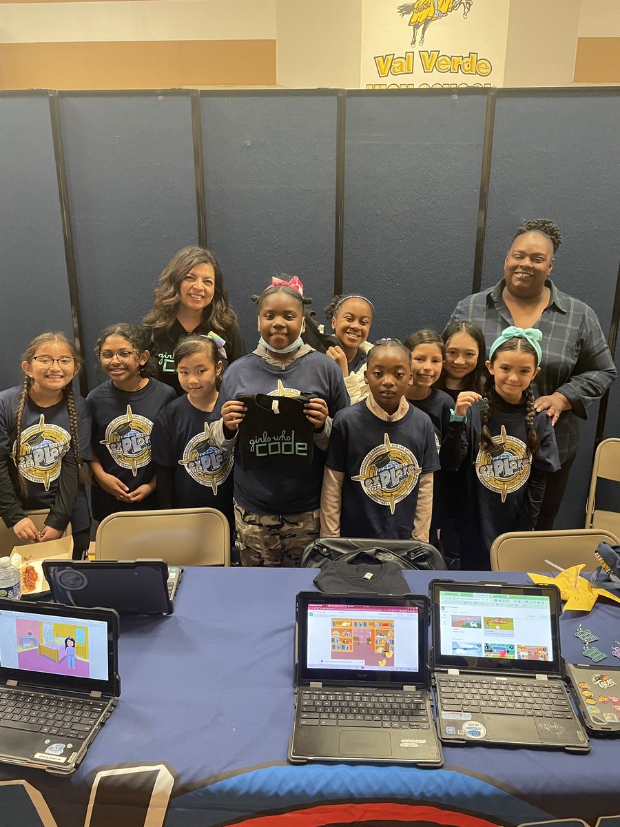 Fun Saturday at our district Explore fair! Girls loved sharing their projects and exploring so many other things! Great family friendly event! @ValVerdeUSD @VictorianoElem2