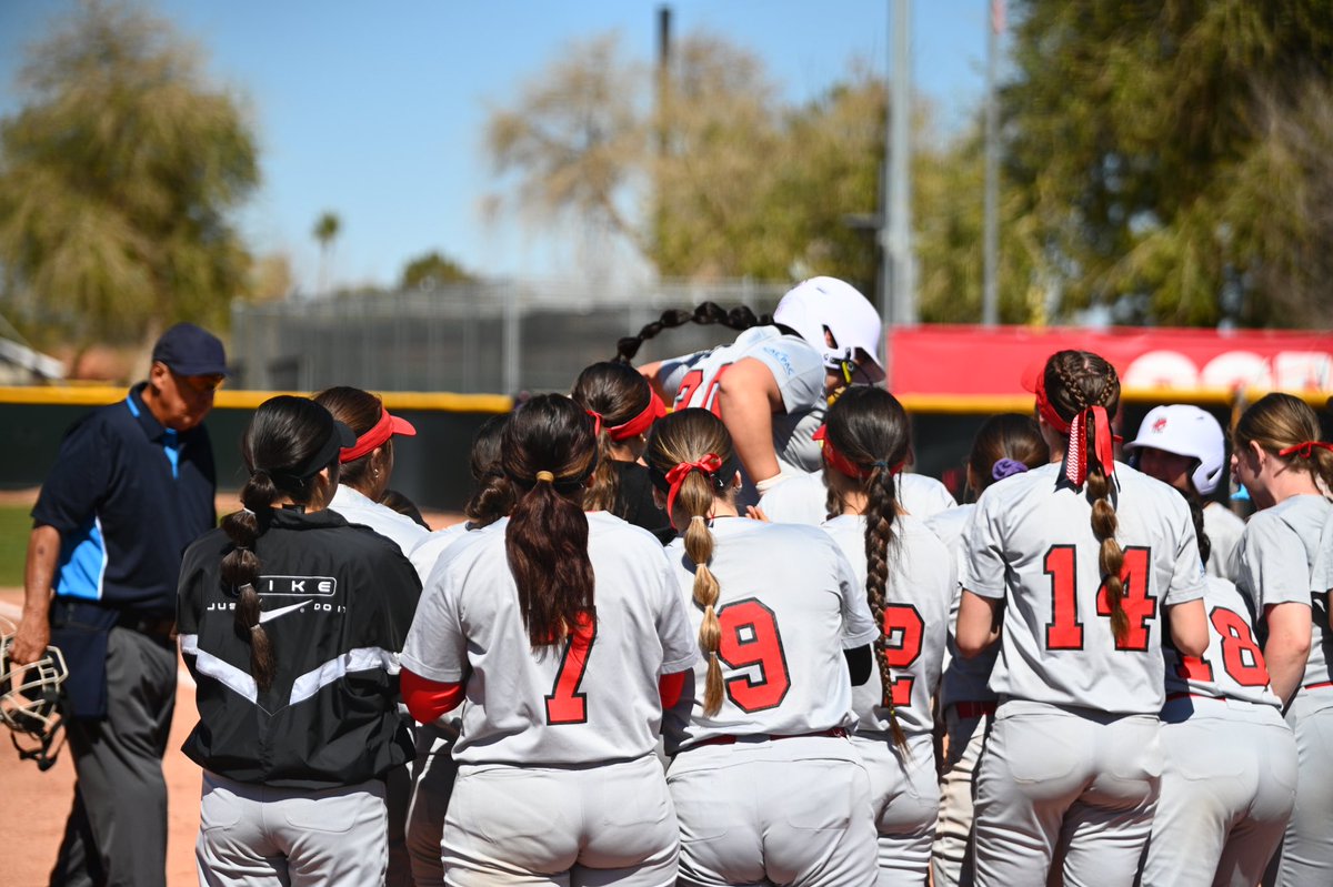 🥎: Masaweistewa gets the Redhawks on the board with a two run homer over centerfield. 

#GoRedhawks