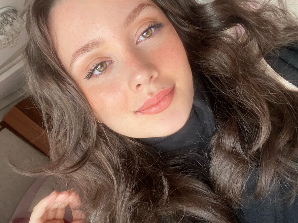 saçlarımı şöyle kısmetse olur cansel gibi simsiyah yapsam sizce nasıl durur? geldi yine saç boyama perileri