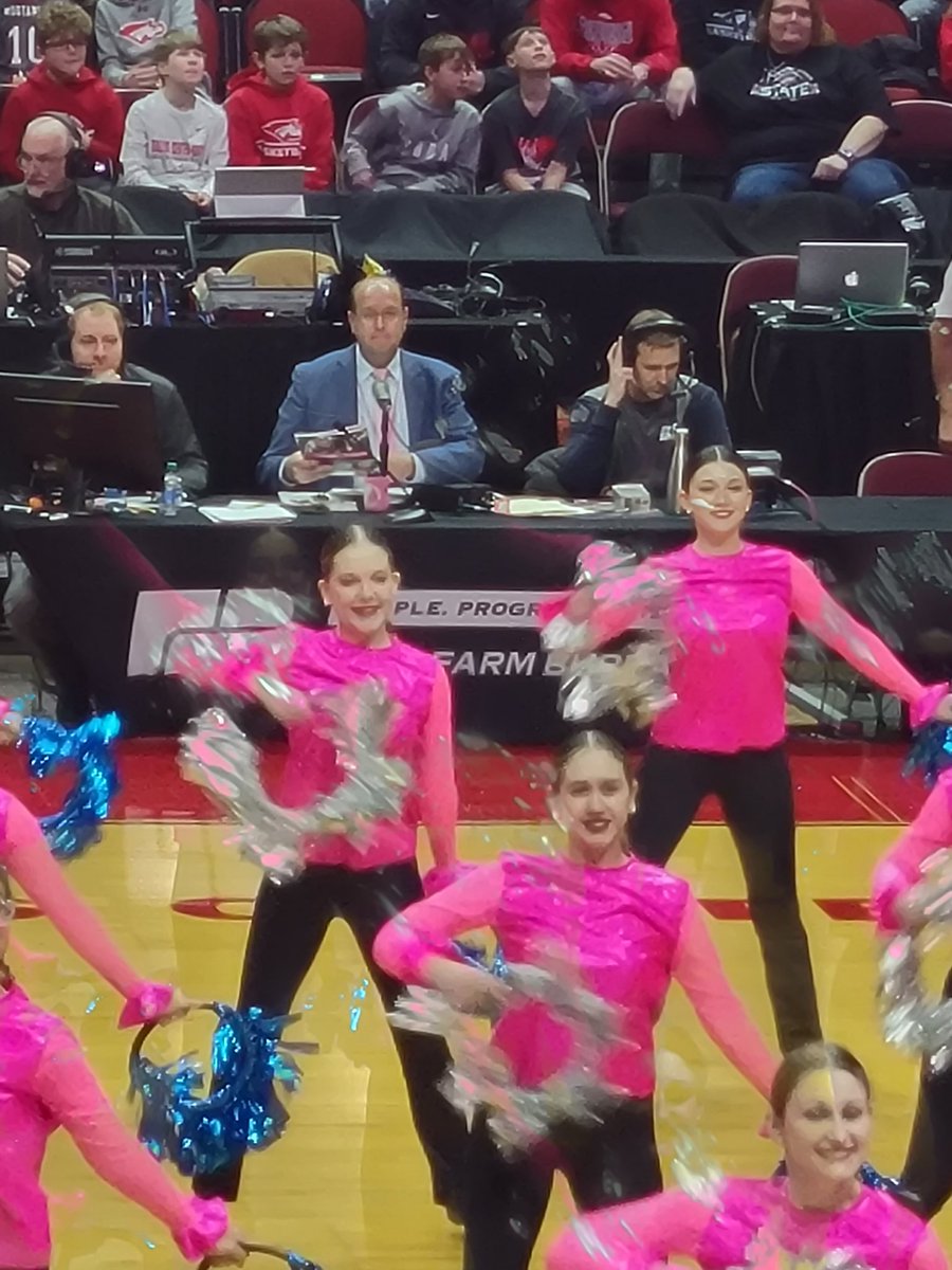 coachweiland's tweet photo. Kendal and Nolan reppin LeMars during pregame today.  #GoDogs https://t.co/pPlM0CkcGe