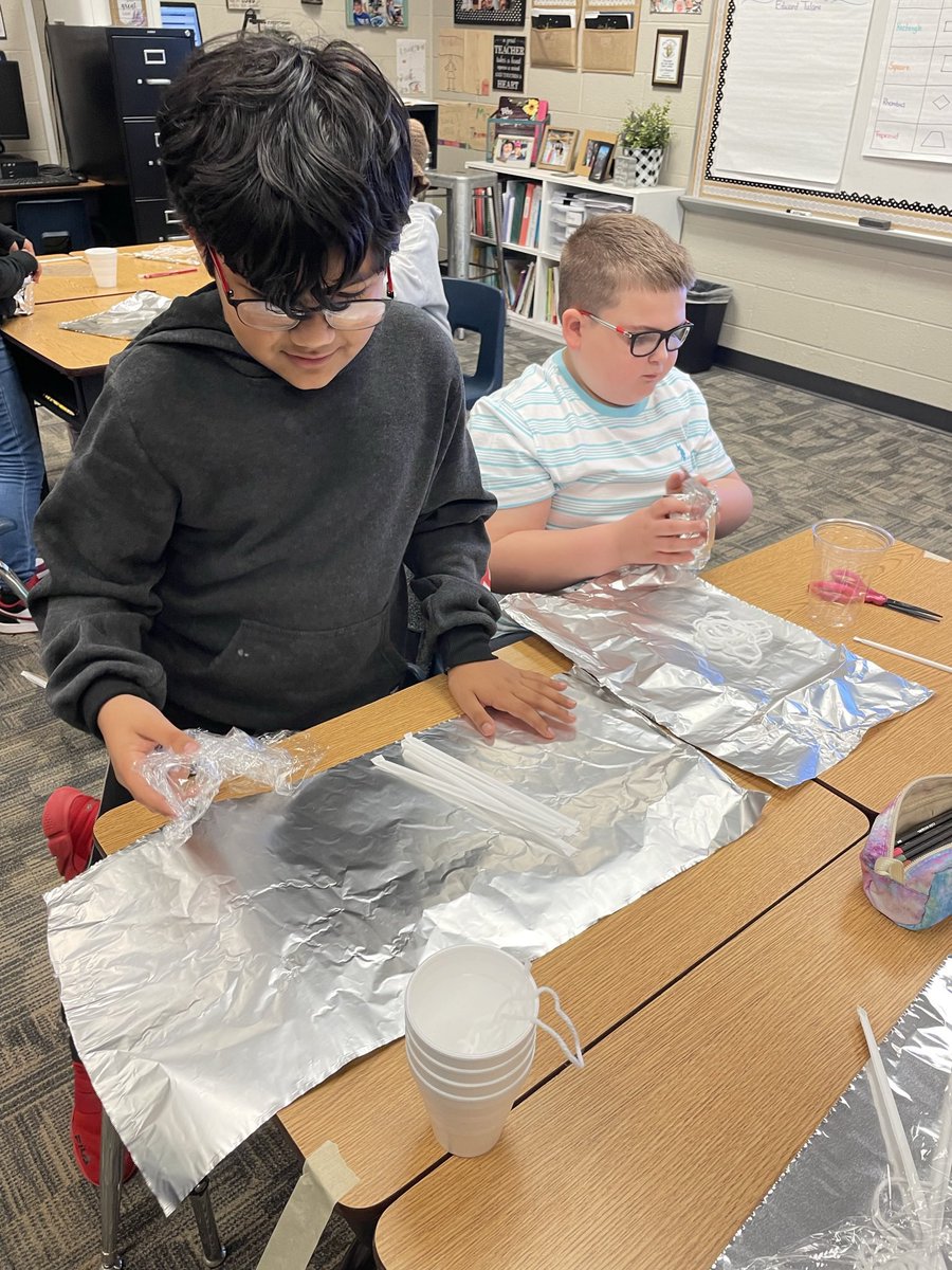 HalHutchensES's tweet photo. Third graders shined through STEM day with their silver (aluminum foil) creations. During shared reading, students learned about Paul Revere, an American silversmith. The students were given โsilverโ along with other resources to create something new!
#pauldingstem
#GAStemDay https://t.co/IXLU7SZwDT