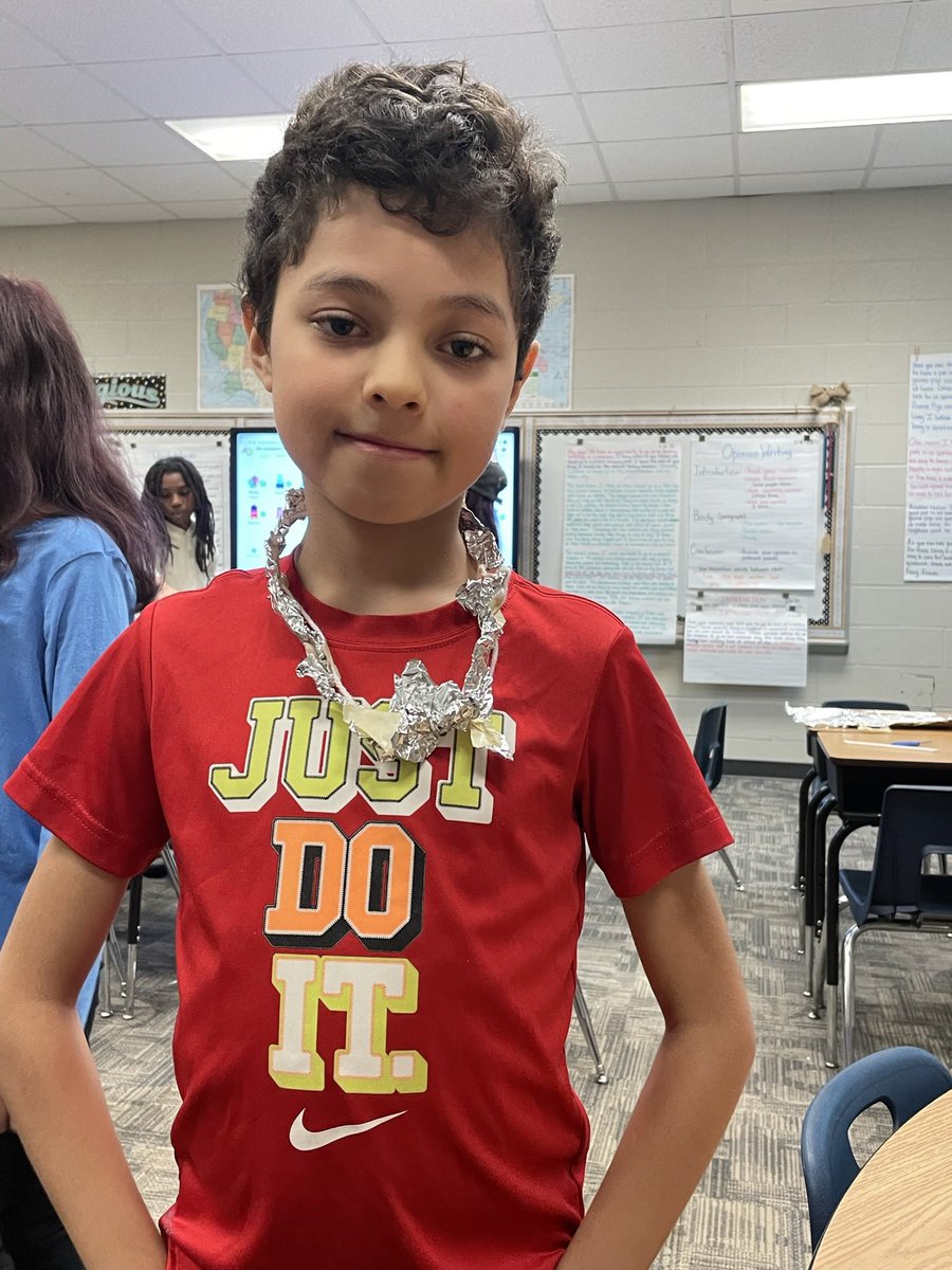 HalHutchensES's tweet photo. Third graders shined through STEM day with their silver (aluminum foil) creations. During shared reading, students learned about Paul Revere, an American silversmith. The students were given โsilverโ along with other resources to create something new!
#pauldingstem
#GAStemDay https://t.co/IXLU7SZwDT