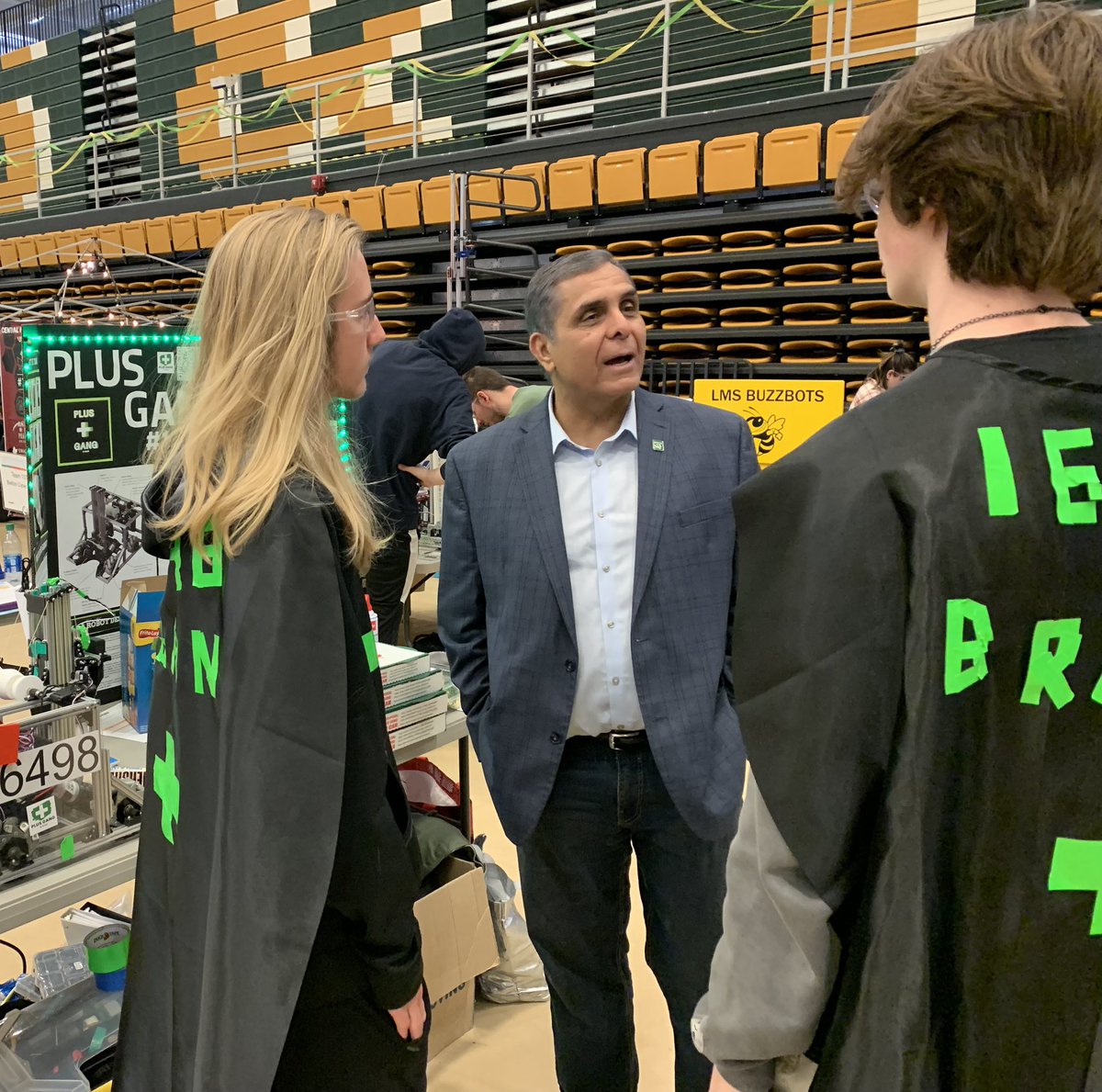 MissouriSandT's tweet image. Chancellor Dehghani stopped by the #FIRSTTechChallenge Missouri-Kansas Championship today to with the teams well and meet some future Miners! @FTCMO @FTCTeams #MinerPride