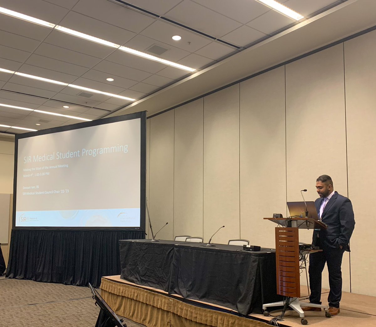 waseemwahood's tweet photo. Packed room here at #SIR23PHX 🌵☀️ for the medical student programming on this beautiful Saturday https://t.co/5oUIVK8O2y