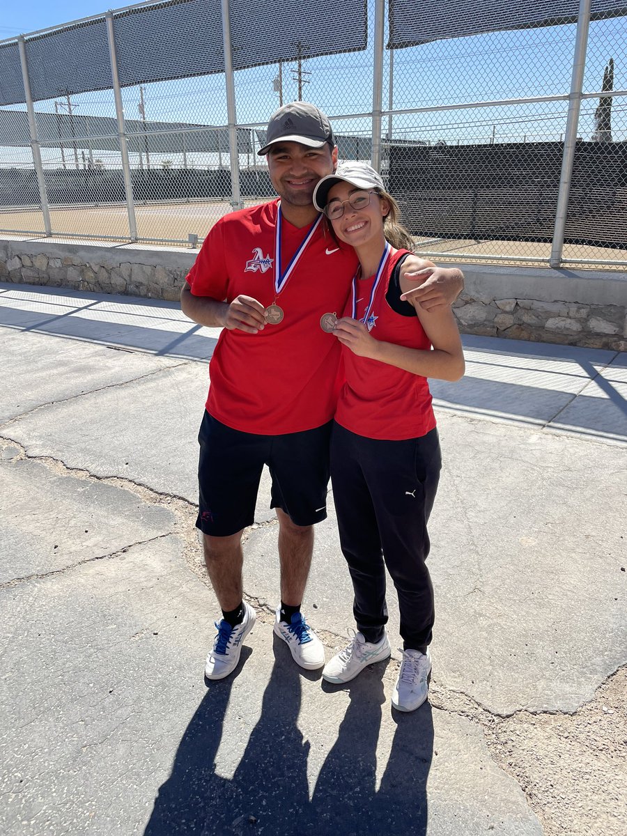 Congratulations to our mixed doubles teams! Sergio Cordova and Sofia Green won first place 🥇 Leo Morales &amp; Areli Estrada won 3rd place at the varsity Chapin tournament! #TeamSISD #tennis  #blazernation <a href="/Americas_HS/">Nancy Torres</a> <a href="/Coach_NoeRobles/">Noe Robles</a>