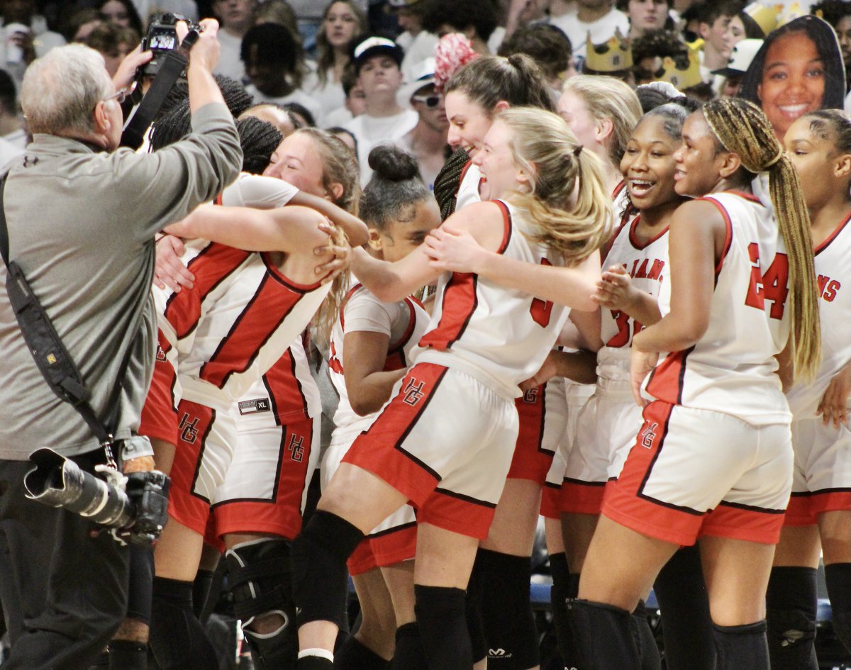 FINAL SCORE | <a href="/AHSAAUpdates/">AHSAA</a> CLASS 6A Girls Championship:

<a href="/HGHSGirlsBBall/">HGHSGirlsBasketball</a> 53,
Huffman 40

<a href="/HazelGreenHigh/">Hazel Green High School</a> becomes first school/program/team to win 6 straight AHSAA state basketball championships.

The boys tourney dates back to 1921 

#alpreps
<a href="/AHSAA_hoops/">AHSAA State Finals</a> 
<a href="/HSVsports/">Huntsville Sports Commission</a>