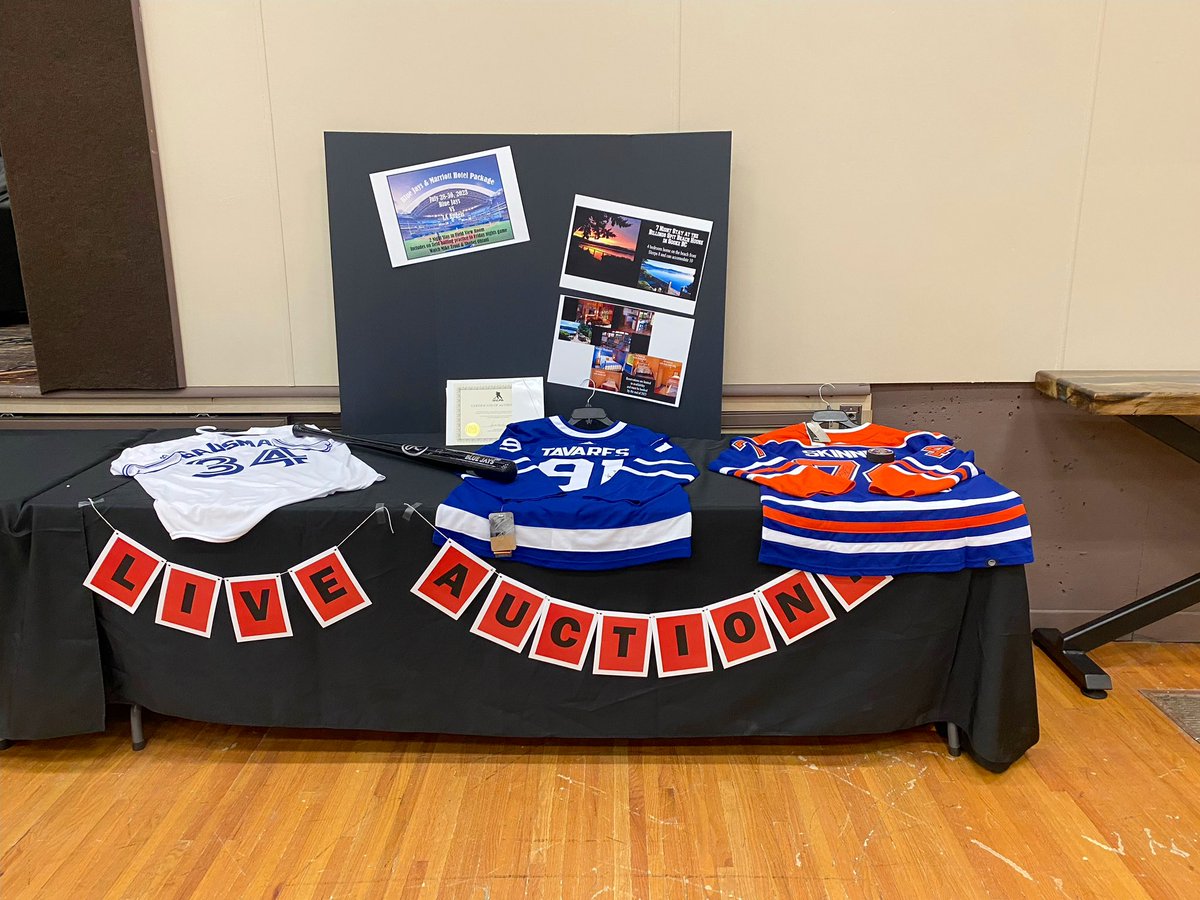 VABjets's tweet photo. We are all looking forward to a great evening with @Ricky_Ro24 as our featured speaker &amp; @shaunhaney as our MC. Thanks to all the volunteers, staff &amp; players who have made the hall look great.  Cocktails 5 pm. Program begins 5:45 pm. @BlueJays @ABDugoutStories https://t.co/GJr9T0qwHD