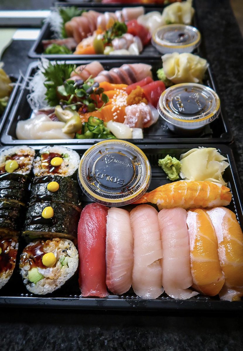 ❄️Soyez prudent❄️ | Nous livrons | #parkdelivers - commander en ligne ou appelez nous au 514.750.7534 🚗#snowday #takeout #delivery #sushi #sushiplatter #chefsplate #nigiri #maki #sashimi #japanesecuisine #mtlfood #parkrestaurant