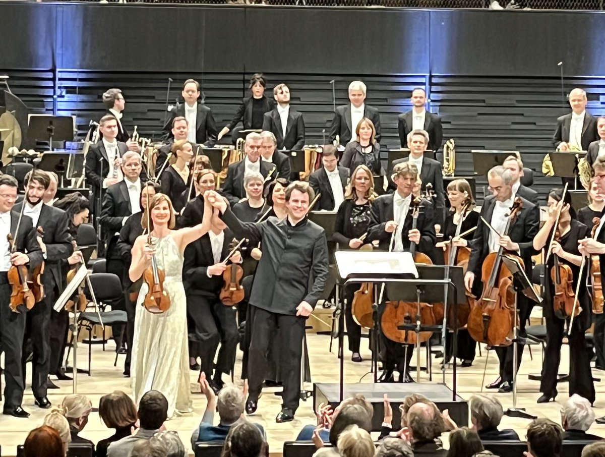 Terrific! ⁦<a href="/lisabatiashvili/">Lisa Batiashvili</a>⁩ #jakubhrusa ⁦@BRSO⁩ #sibelius #isarphilharmonie