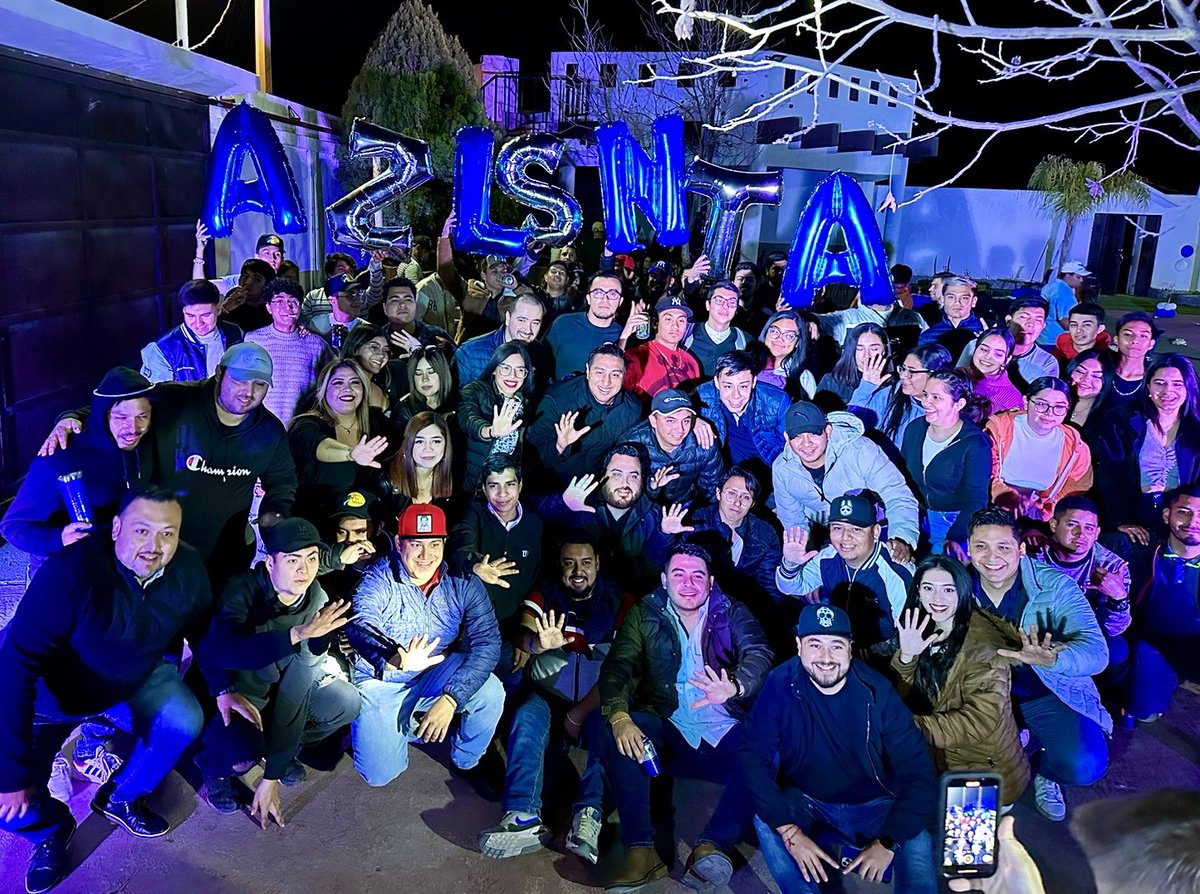 PANStaCatarina's tweet photo. El #TeamAzlSnta tiene momentos de mucho trabajo, pero cuando se trata de reunirnos, convivir y disfrutar, ¡nos pintamos solos! 💙 https://t.co/OIKoIDrANy